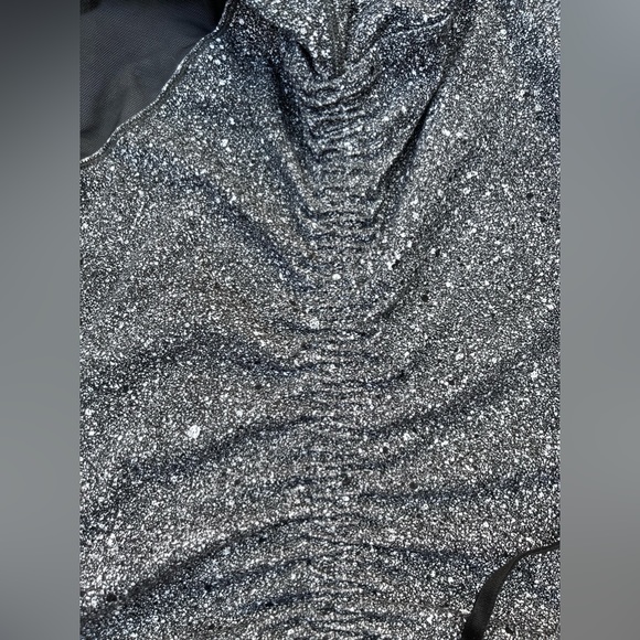 LULULEMON TANK 🤍🖤 - Picture 3 of 8